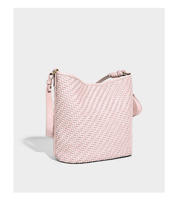 Lässig fallende, gewebte Hobo-Schultertasche in Beutelform in Pink mit abnehmbarem Mini-Etui und goldfarbenen Beschlägen, Detailansicht 18