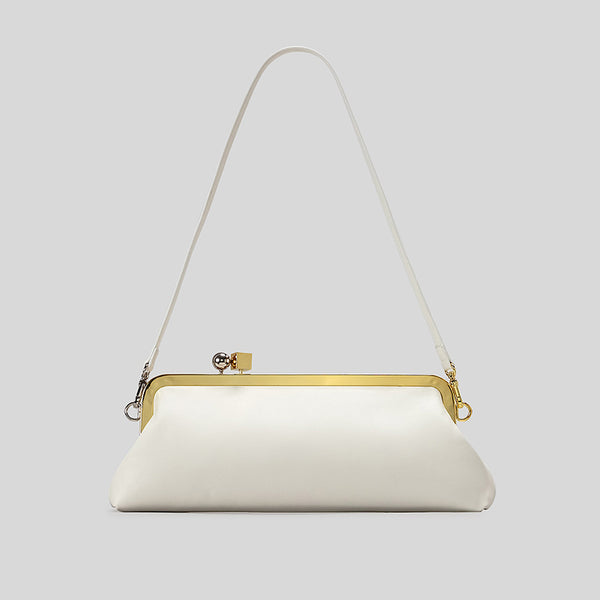 Strukturierte Clutch mit Kiss-Lock-Rahmenverschluss aus dunkelbrauner, krokodil-geprägter Lederoptik mit goldfarbenen Details und schmalem