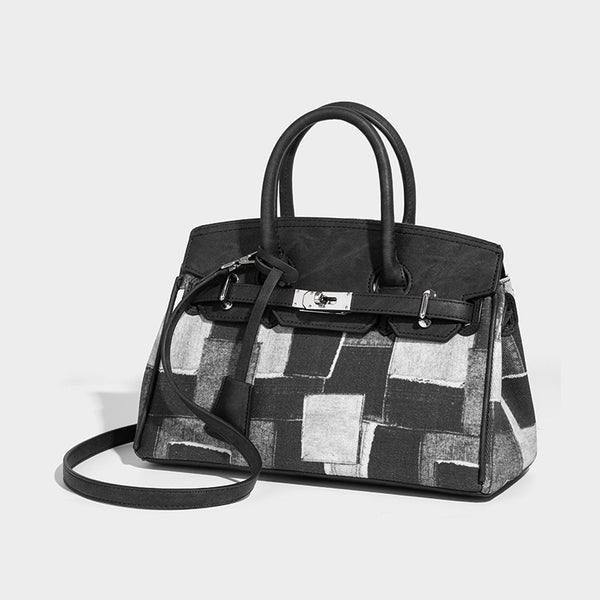 Strukturierte Satchel-Tasche im Patchwork-Design mit zwei Tragegriffen, Klappe mit Drehverschluss und silberfarbenen Beschlägen, Detailansicht 6