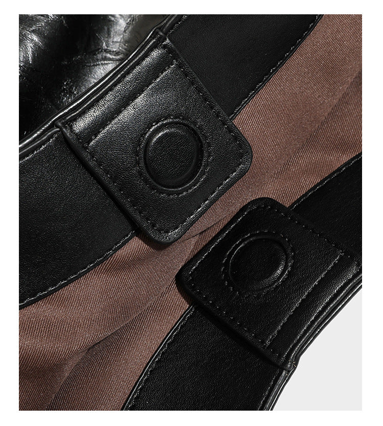 Große, glänzende Tote-Bag aus schwarzem Lederimitat mit geknitterter Optik, lässig fallender Trapezsilhouette, zwei Schulterriemen und goldfarbenen