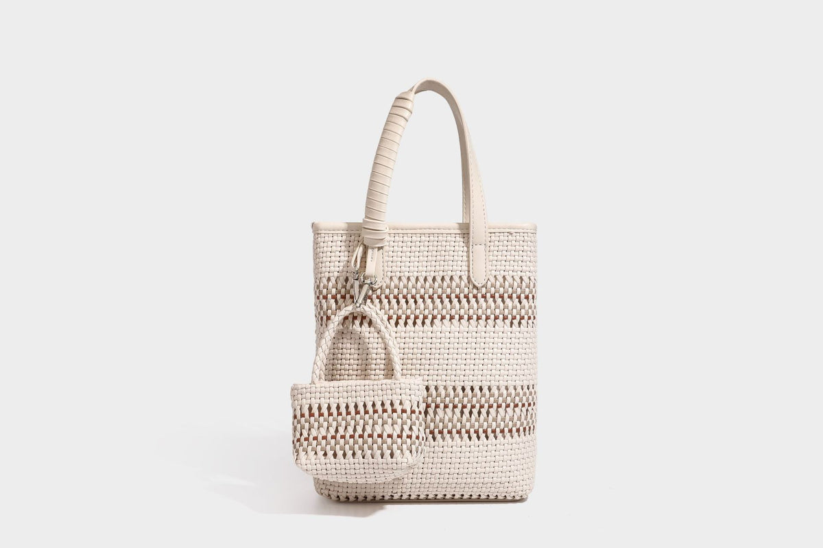Kleine, formstabile Korb-Shopper-Tasche aus geflochtenem Material mit umwickelten Griffen in Lederoptik und silberfarbenen Verschlussbeschlägen, Detailansicht 31
