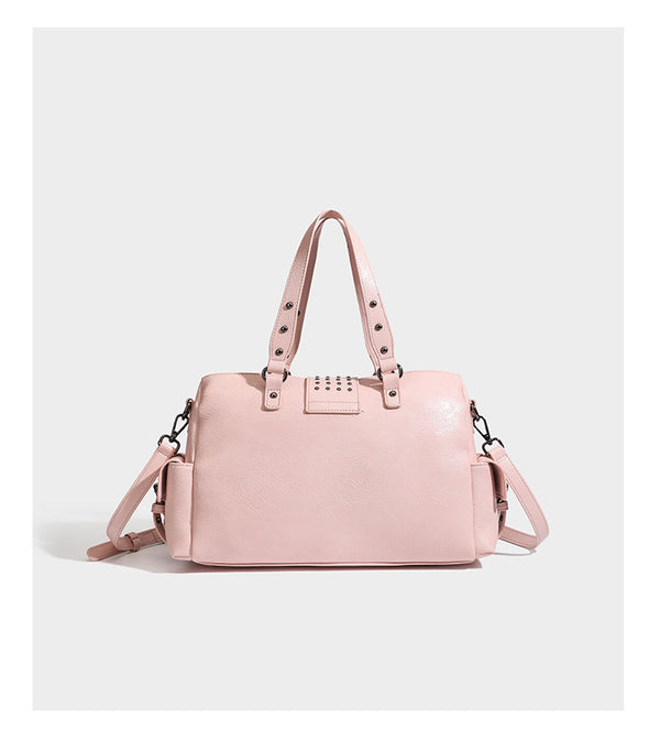 Strukturierte Moto-Satchel mit Nieten, Schnallenriemen, zwei Tragegriffen und abnehmbarem Crossbody-Riemen aus glattem Material mit Detail