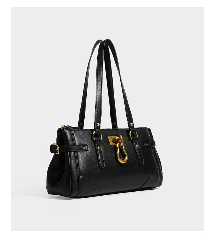 Strukturierte dunkelbraune Satchel-Tote in Lederoptik mit Ringverschluss in Antikgold-Optik, zwei Henkeln und seitlichem Riemen mit Schnalle
