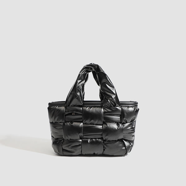 Schwarze, glänzende gewebte Puffer-Tote-Bag mit gepolsterten Henkeln und abnehmbarem Schulterriemen, Detailansicht 6