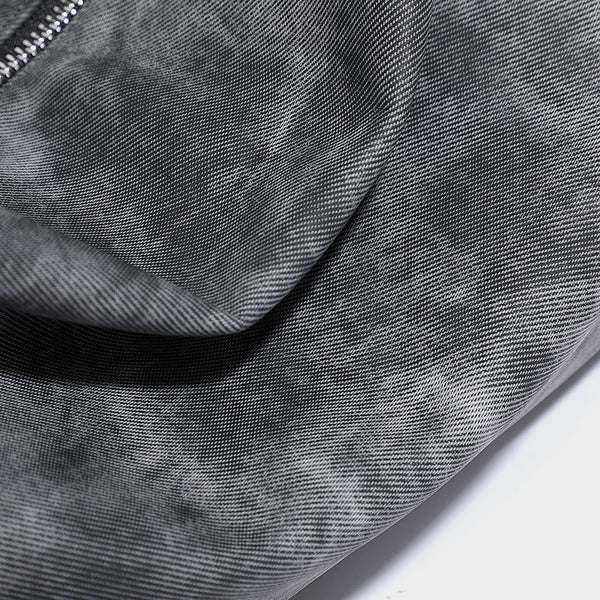 Große, lässig fallende Hobo-Schultertasche mit gewaschener, matter Struktur, Reißverschluss oben, silberfarbenen Beschlägen und langem, detail
