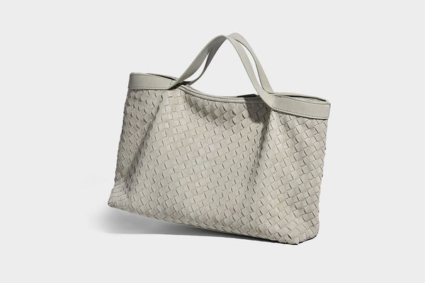 Große, formstabile Tote-Bag in Lederoptik mit gewebter Struktur und passender kleiner Tasche in Dunkelbraun, zwei Henkeln und verstellbarem