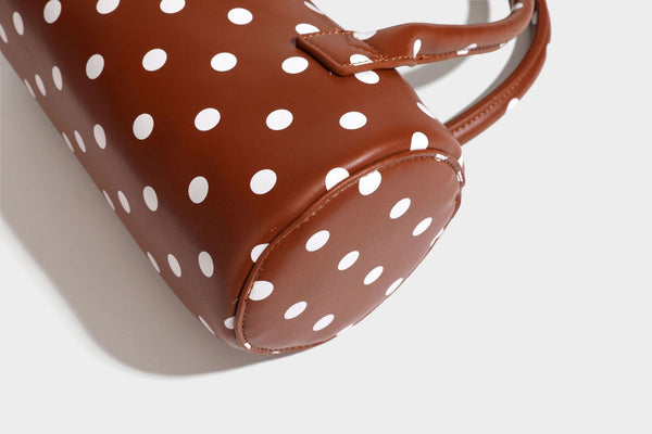 Glänzende gepunktete Barrel-Bag mit abgerundeten Henkeln, Sternanhänger und abnehmbarem Crossbody-Riemen, Detailansicht 43