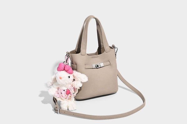 Kleine formstabile Tote-Bag mit genarbter Oberfläche, silberfarbenem Drehverschluss und zwei Henkeln, Detailansicht 25