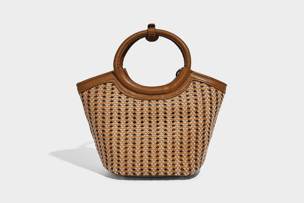Kleine gewebte Beuteltasche in Tanbraun mit rundem Henkel aus Lederimitat, Quastenanhänger mit Perlen und abnehmbarem Crossbody-Riemen