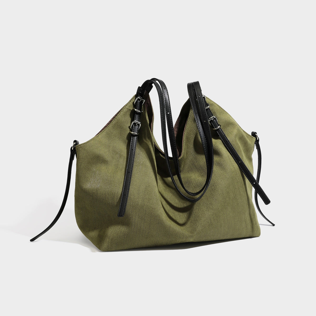 Oversized Hobo-Schultertasche in Olivgrün mit langen Doppelriemen in Lederoptik, silberfarbenen Schnallendetails und