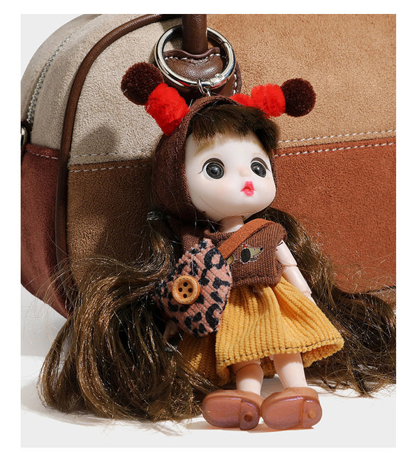 Kleine, strukturierte Henkeltasche aus Patchwork in Farbblöcken aus Beige, Camel, Braun und Rost mit dunkelbrauner Einfassung, herzförmigem