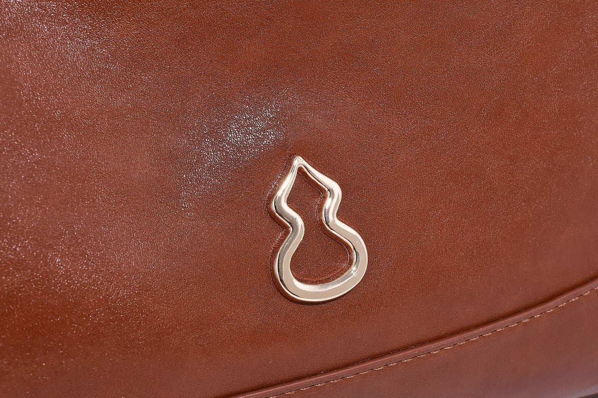 Glossy leather-look slouchy hobo shoulder bag with zip closure, gold-tone hardware, and adjustable strap, detail view 18