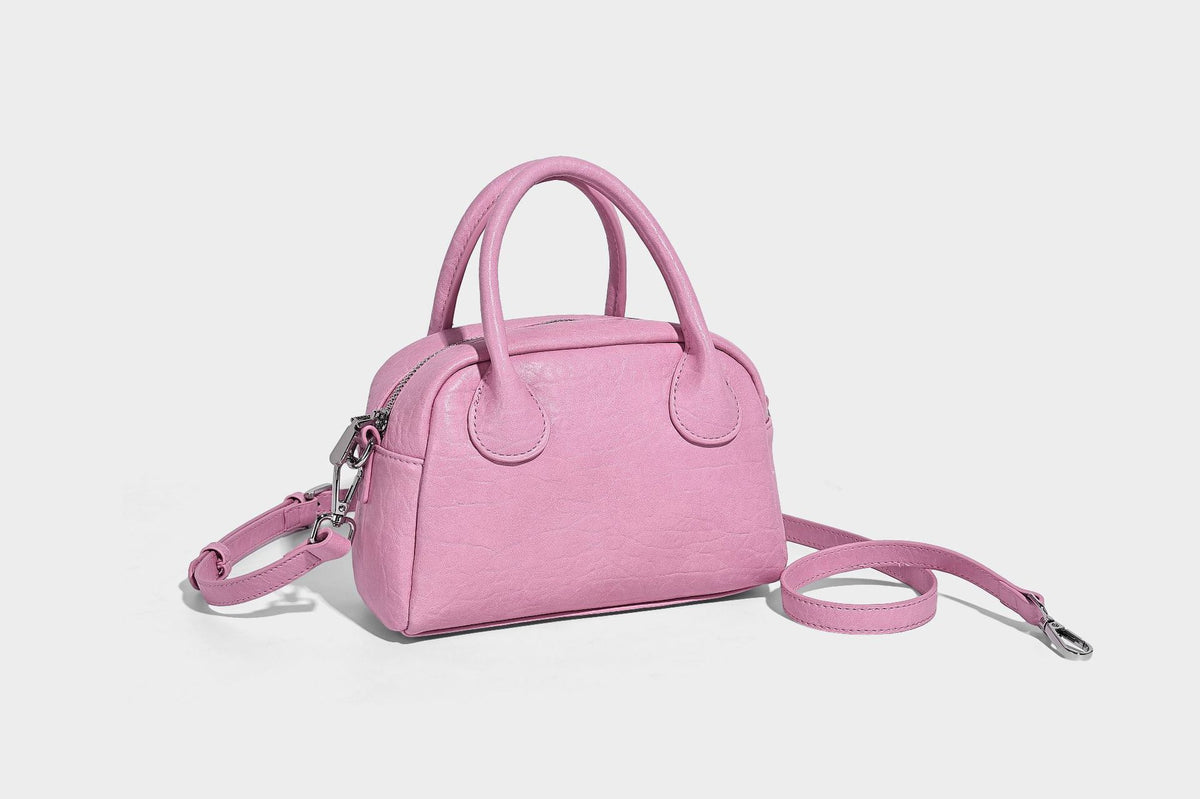 Mini-Henkeltasche in strukturierter Kuppelform in Pastellgelb mit genarbter Lederoptik, silberfarbenen Beschlägen und abnehmbarem