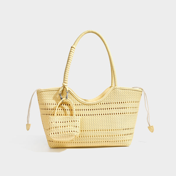 Dunkelbraune gewebte Tote-Tasche in Lederoptik mit geflochtenen Henkeln, Kordelzugverschluss und befestigtem gewebtem Mini-Etui, Detailansicht