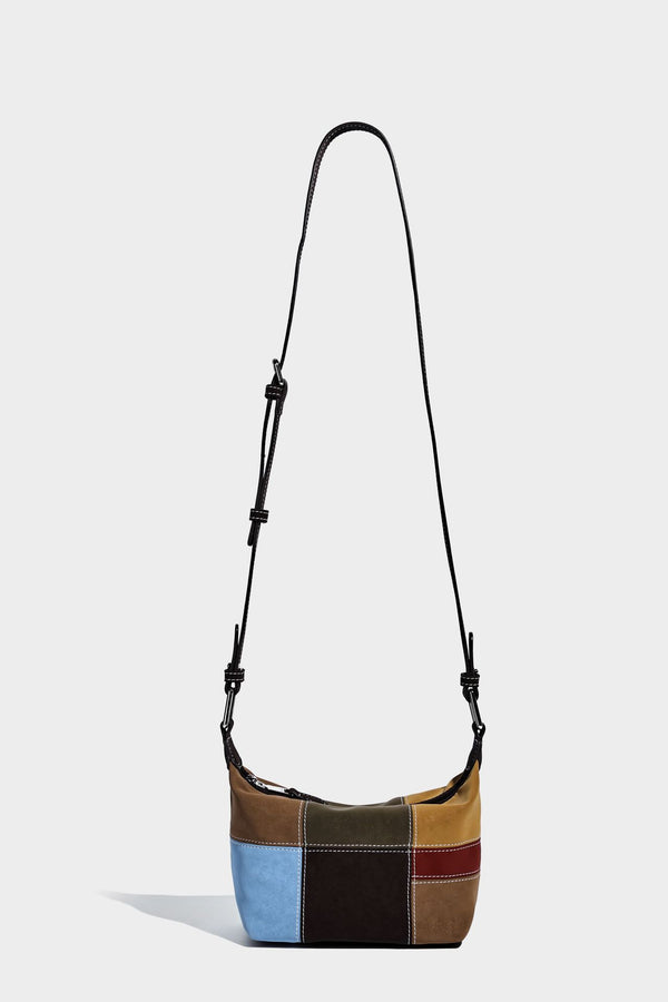 Kompakte Patchwork-Schultertasche mit geknotetem dunklem Henkel, mehrfarbigen Partien in Braun, Beige, Senfgelb, Oliv, Burgunderrot, Schwarz und