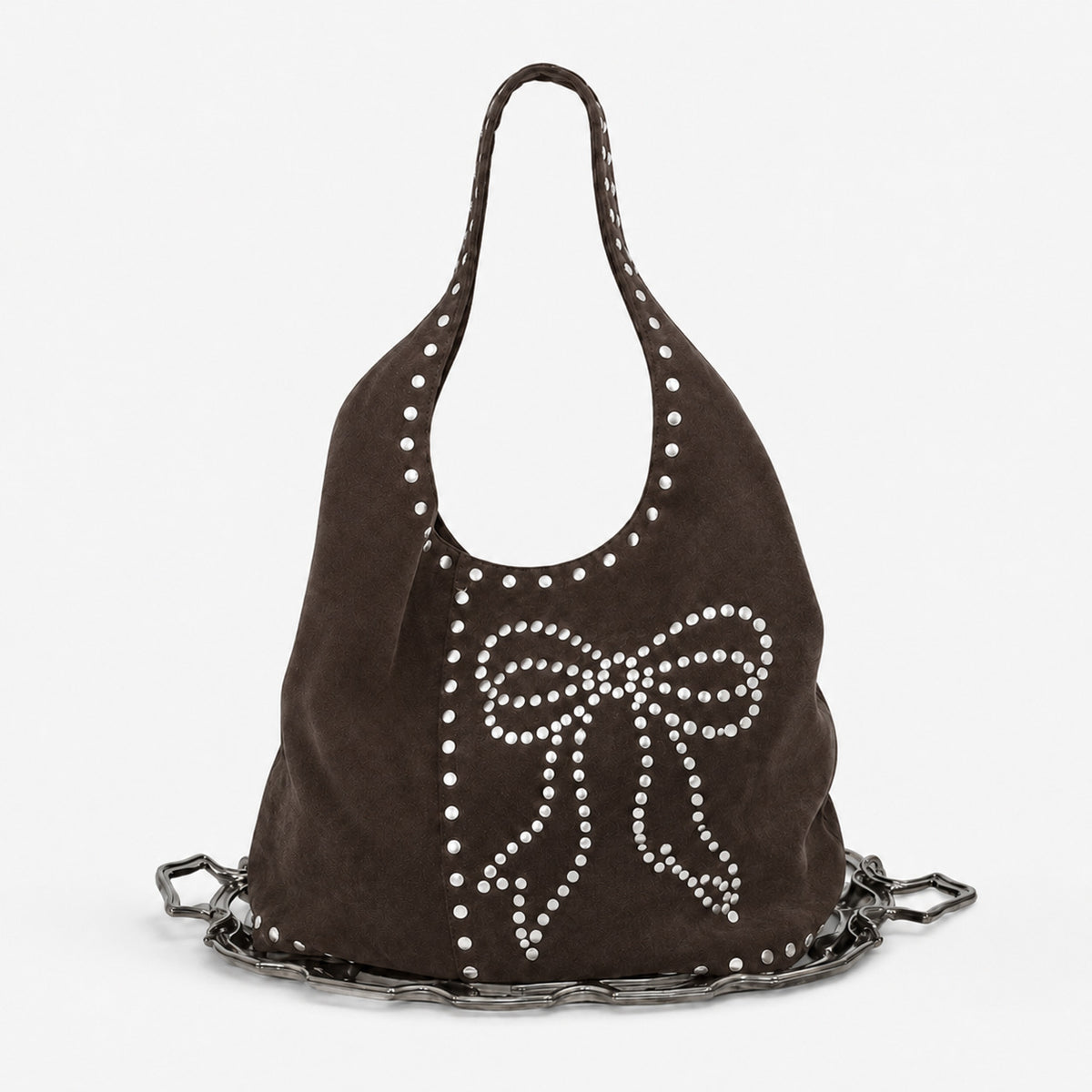 Oversize-Hobo-Schultertasche in schwarzer Velourslederoptik mit silberfarbenen Rundnieten und großem, mit Nieten besetztem Schleifenmotiv auf der Vorderseite, Detailansicht