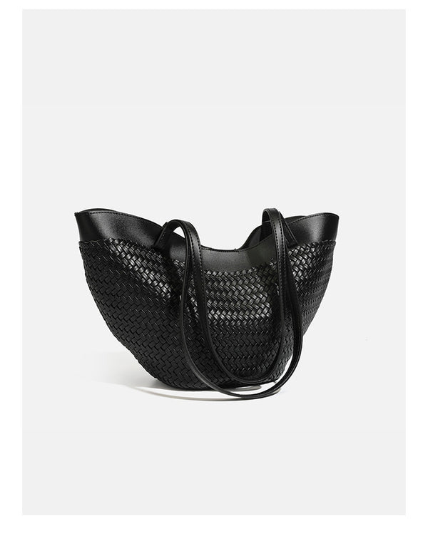 Große schwarze gewebte Tote-Bag mit glatter Kante in Lederoptik, langen doppelten Schulterriemen und geschwungener Silhouette, Detailansicht 9