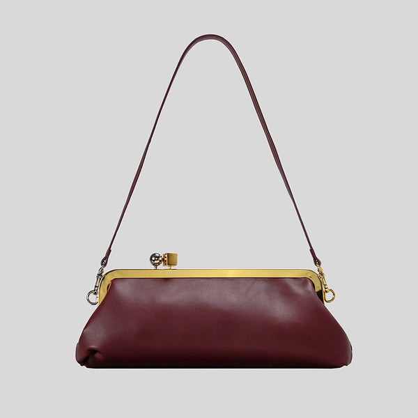Strukturierte Clutch mit Kiss-Lock-Rahmenverschluss aus dunkelbrauner, krokodil-geprägter Lederoptik mit goldfarbenen Details und schmalem