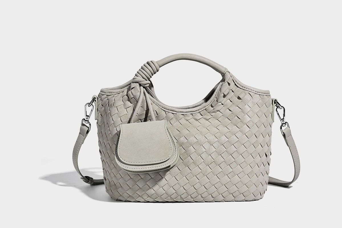 Wandelbare Tote-Schultertasche aus mattem Webmaterial mit geknoteten Tragegriffen, Vordertasche mit Klappe und abnehmbarem Schulterriemen, Detailansicht 22