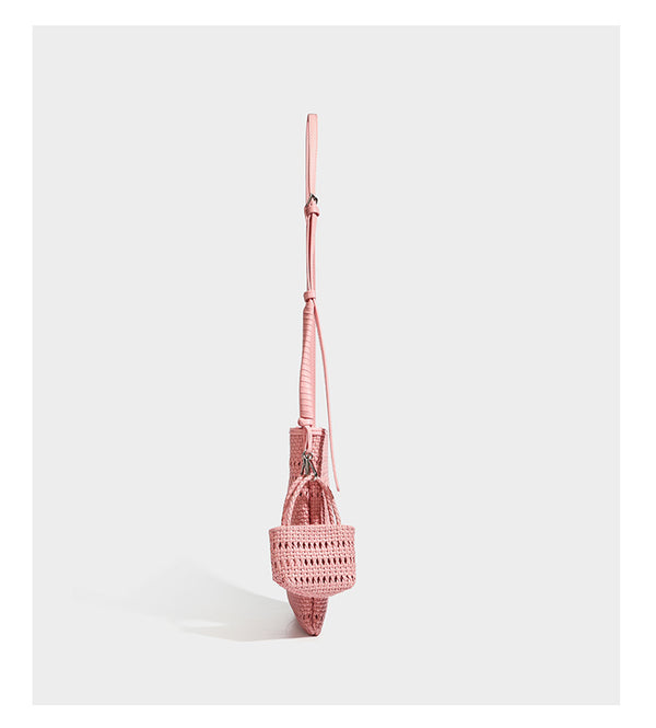Kleine rechteckige Crossbody-Tasche aus offen geflochtenem Material mit passendem Mini-Täschchen und verstellbarem schmalem Riemen, Detailansicht 16