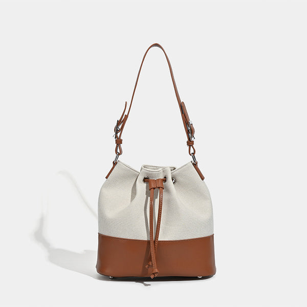 Beigefarbene Bucket-Bag aus Canvas mit Kordelzug, kontrastierendem Unterteil in Lederoptik und verstellbarem Schulterriemen, Detailansicht 8