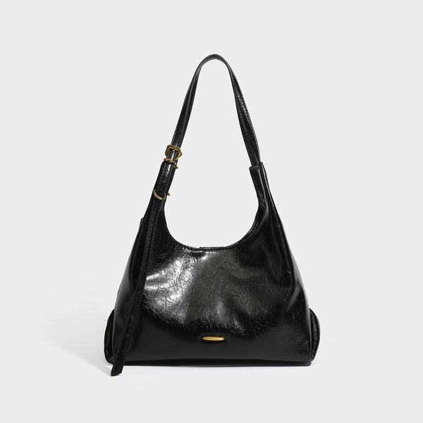 Lässig fallende Hobo-Schultertasche mit offenem Taschenabschluss in glänzender Knitterlederoptik in Dunkelbraun, schmalem verstellbarem Riemen und goldfarbenem