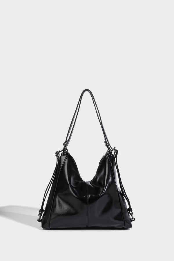 Glänzend schwarze Hobo-Shopper-Tasche mit silberfarbenem Kettenakzent, Reißverschluss oben und langen Schulterriemen, Detailansicht 20