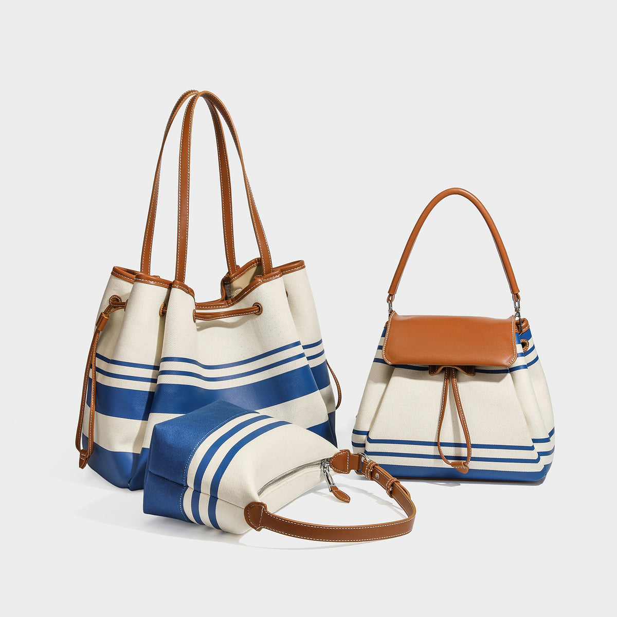 Schultertasche aus cremefarbenem und blau gestreiftem Canvas mit Riemen in hellbrauner Lederoptik und Reißverschluss in Silberoptik, Detailansicht 2