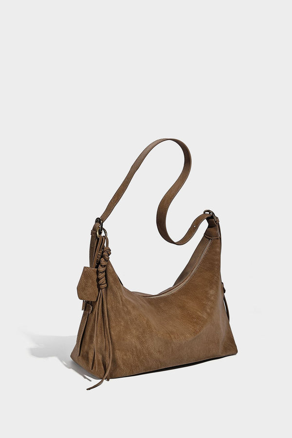 Lässige Hobo-Schultertasche mit matter Oberfläche, Quastenbesatz und goldfarbenen Metallelementen, Detailansicht 20