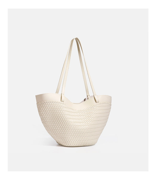 Große schwarze gewebte Tote-Bag mit glatter Kante in Lederoptik, langen doppelten Schulterriemen und geschwungener Silhouette, Detailansicht 15