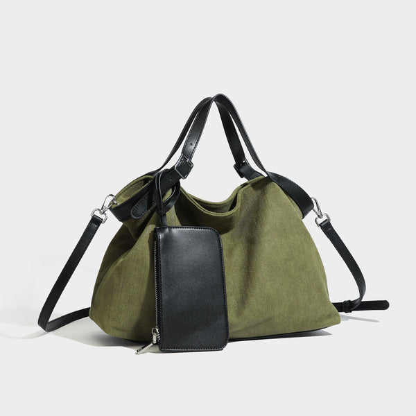 Lässig geschnittene Tote-Tasche in Olivgrün mit Canvas-Optik, schwarzen Henkeln in Lederoptik, abnehmbarer Reißverschlusstasche und silberfarbenen Beschlägen