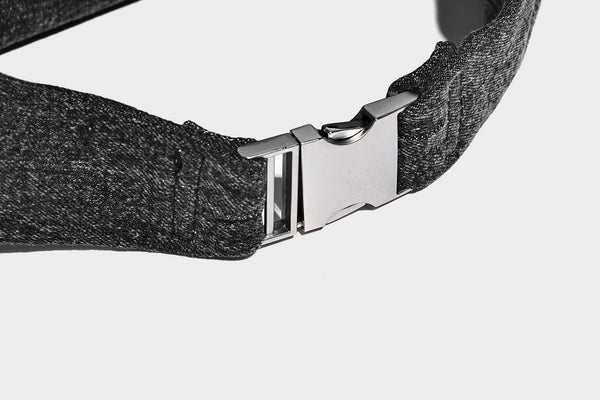 Übergroße, lässig-schlappe Hobo-Schultertasche in Denim-Optik mit breitem verstellbarem Schulterriemen und Reißverschluss oben, Detailansicht 27