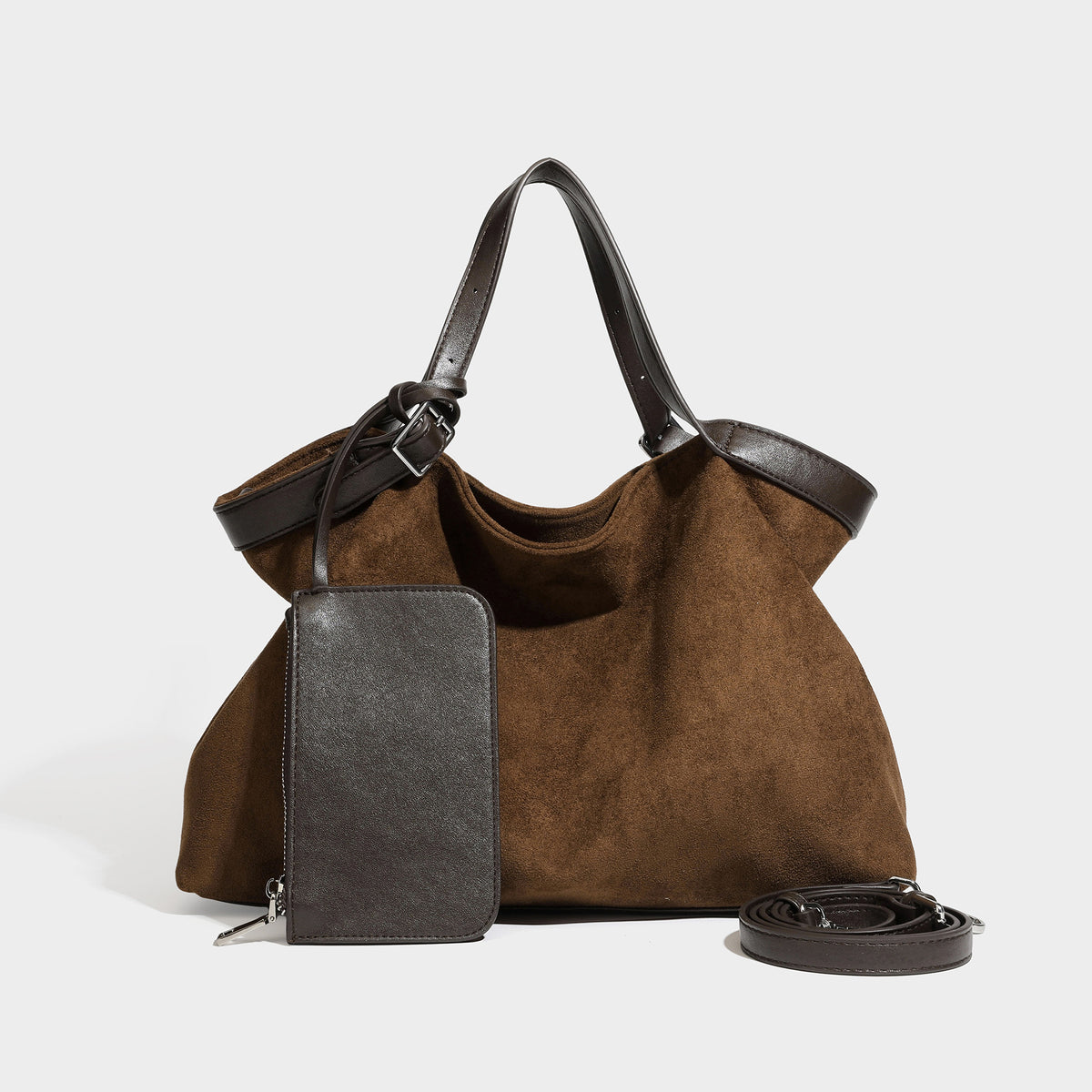 Große, weich fallende Tote-Bag in warmem Braun in Velourslederoptik mit dunklen glatten Besätzen, zwei Tragegriffen, abnehmbarem Reißverschluss-Etui und, Detail