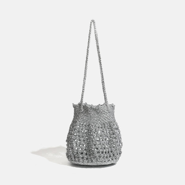 Von Hand gehäkelte Bucket-Bag aus metallischem Kettengeflecht mit langen, fest angebrachten Ketten-Schulterriemen und offenem Abschluss, Detailansicht 7