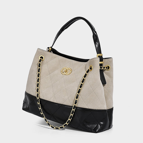 Gesteppte zweifarbige Schulter-Tote-Bag mit goldfarbener Kettenriemen und ineinandergreifendem Ringemblem im Colorblocking aus Apricot und Schwarz, Detailansicht