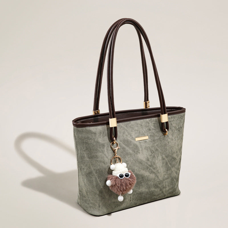 Große, strukturierte Vintage-Tote-Tasche in Salbeigrün mit kaffeebraunem Lederimitatbesatz, goldfarbenen Beschlägen und abnehmbarem Plüsch