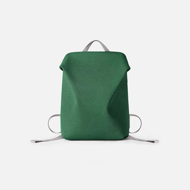 Minimalistischer matter Rucksack aus gewebtem Material mit kurzem Tragegriff und verstellbaren Schulterriemen, Detailansicht 12