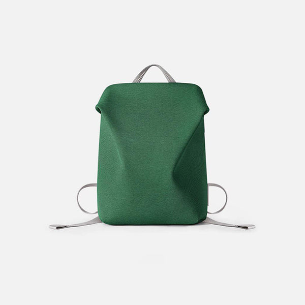 Minimalistischer matter Rucksack aus gewebtem Material mit kurzem Tragegriff und verstellbaren Schulterriemen, Detailansicht 12