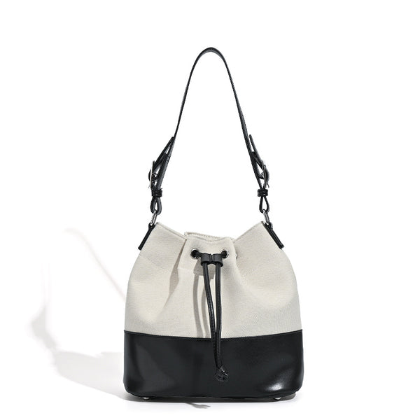 Beigefarbene Bucket-Bag aus Canvas mit Kordelzug, kontrastierendem Unterteil in Lederoptik und verstellbarem Schulterriemen, Detailansicht 5