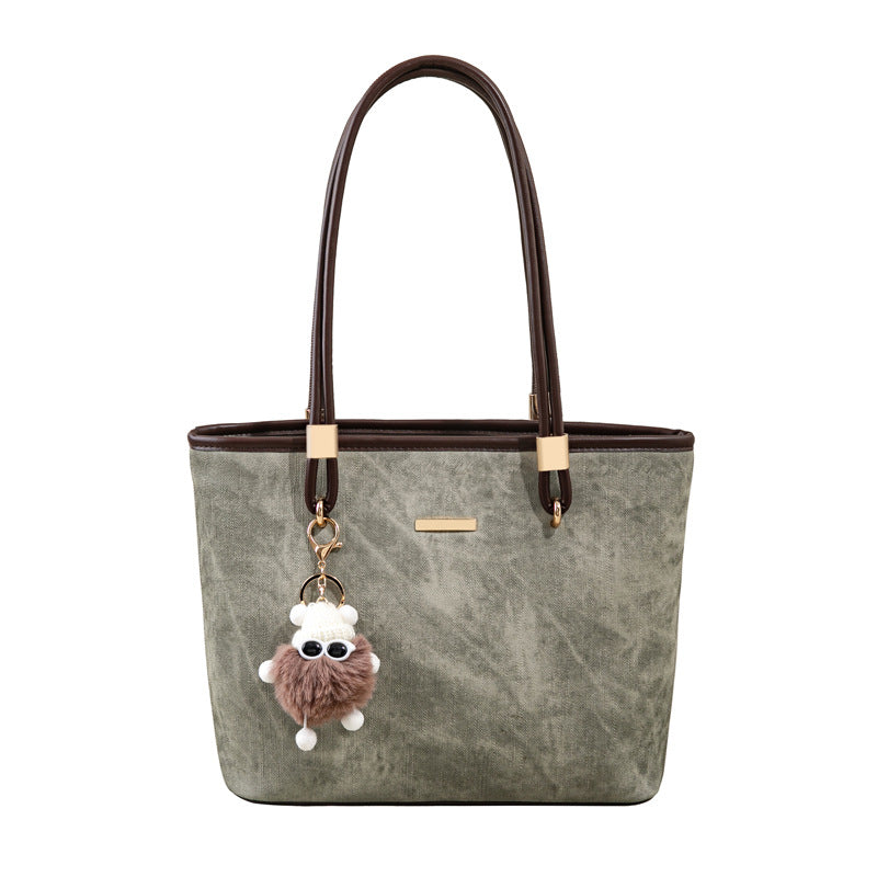 Große, strukturierte Vintage-Tote-Tasche in Salbeigrün mit kaffeebraunem Lederimitatbesatz, goldfarbenen Beschlägen und abnehmbarem Plüsch