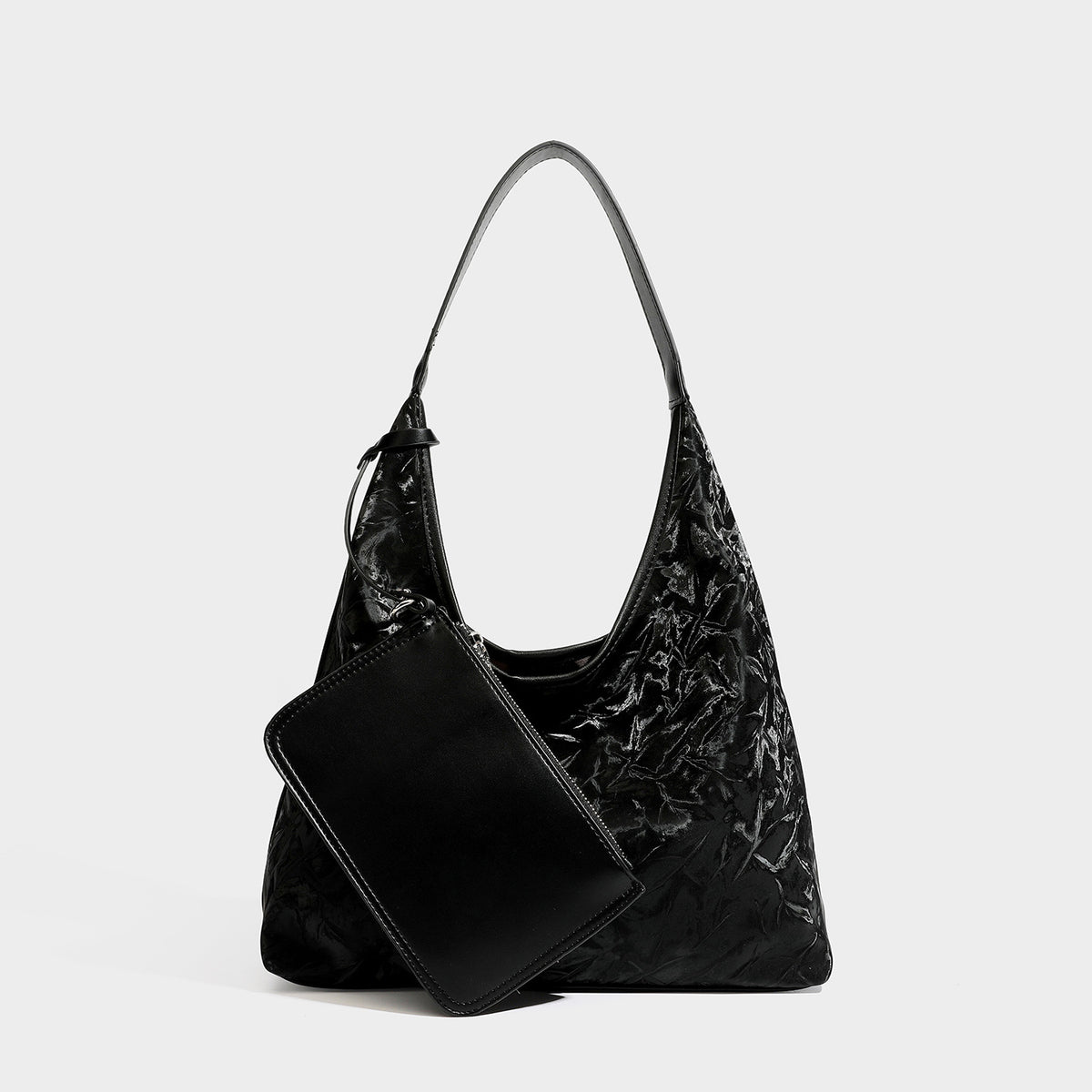 Glänzend geknitterte, weich fallende Hobo-Schultertasche mit glatten Besätzen und einfachem Schulterriemen, Detailansicht 3