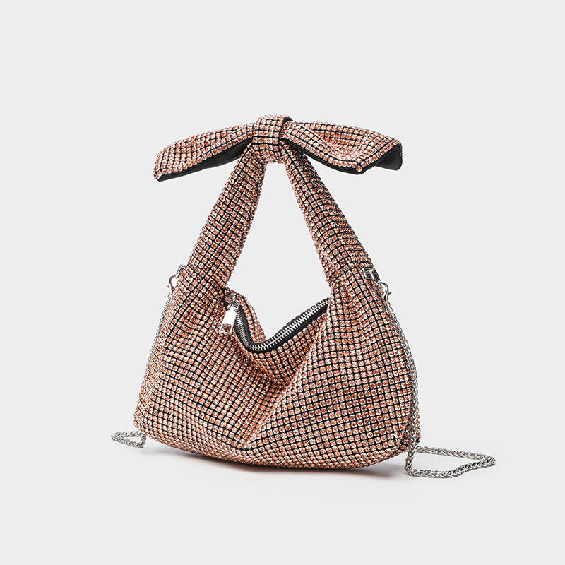 Schultertasche mit Schleife, vollständig mit Kristall-Strasssteinen besetzt, Kettenriemen und Reißverschluss, Detailansicht 11