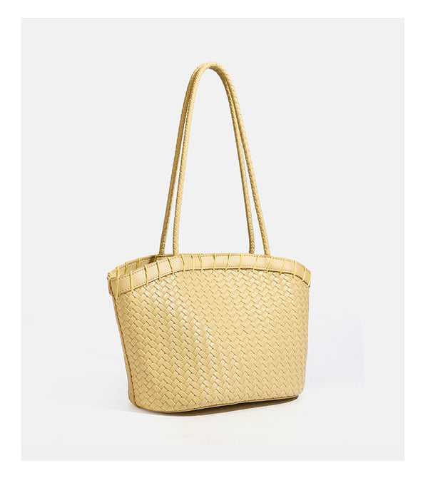 Chartreusegrüne Tote-Bag aus Korbgeflecht mit langen geflochtenen Schulterriemen, verstärktem Rand und passender Reißverschlusstasche, Detailansicht