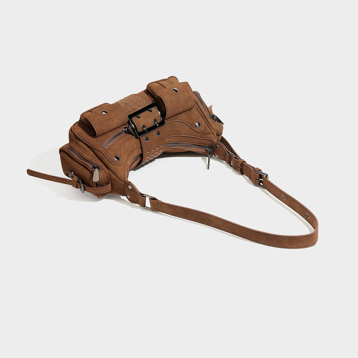 Halbmondförmige Schultertasche mit Nieten besetzter Riemenschnallenlasche, mehreren Frontfächern und silberfarbenen Metalldetails, Detailansicht 54
