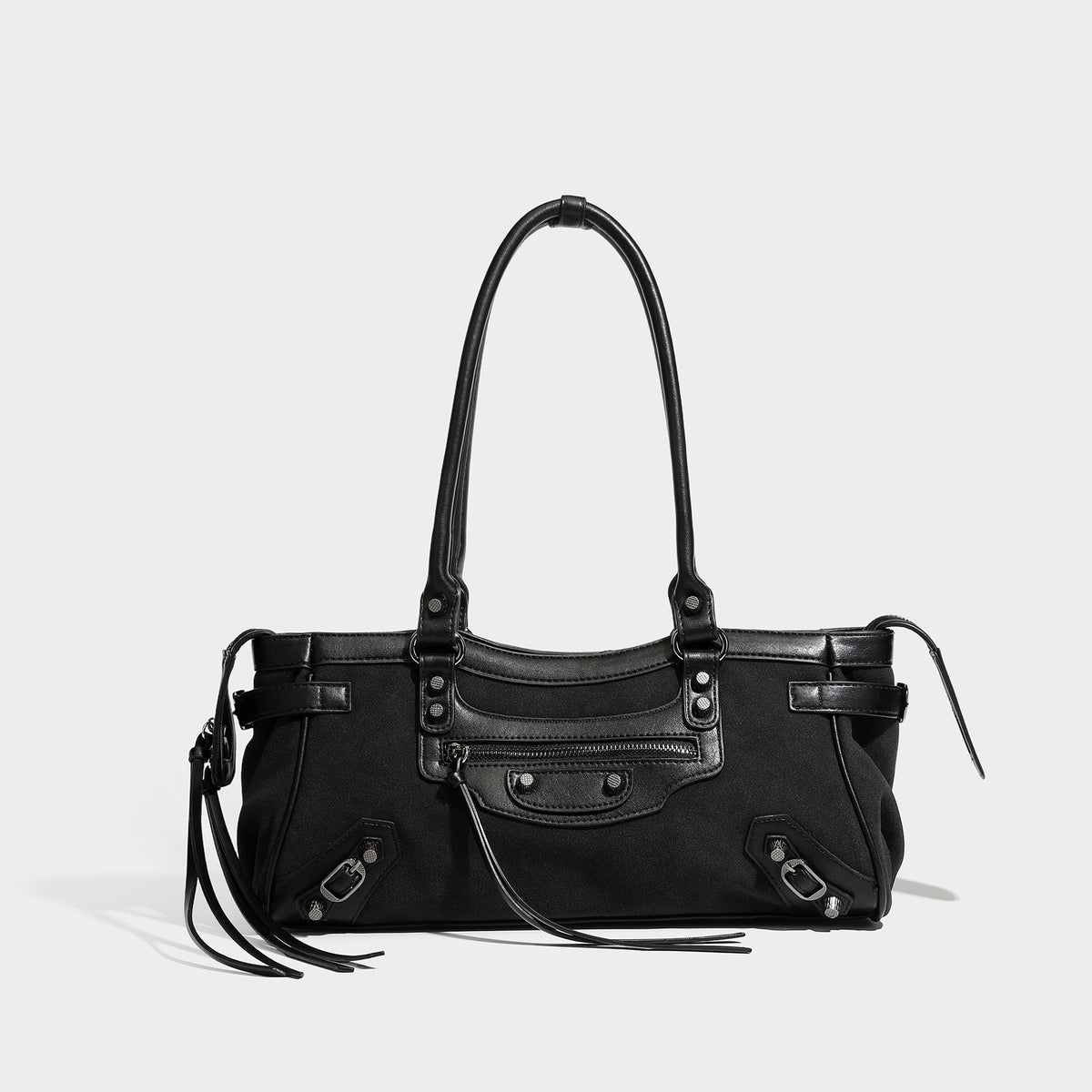Strukturierte Vintage-Schultertasche im Moto-Stil mit matten Einsätzen in Velourslederoptik, Besatz in Lederoptik, dunkel silberfarbenen Nieten und vorderem Reißverschluss