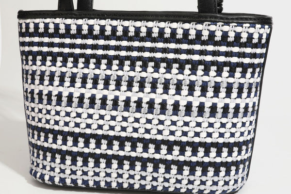 Kleine, strukturierte, gewebte Tote-Bag mit Karomuster, glatten Besätzen in Lederoptik, zwei Tragegriffen, abnehmbarem Schulterriemen und