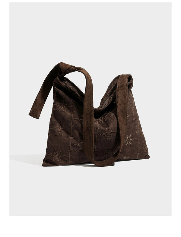 Lässige Hobo-Schultertasche in dunkelbrauner Velourslederoptik mit Ton-in-Ton-Blumenstickerei und langem, geknotetem Einzelriemen, Detailansicht