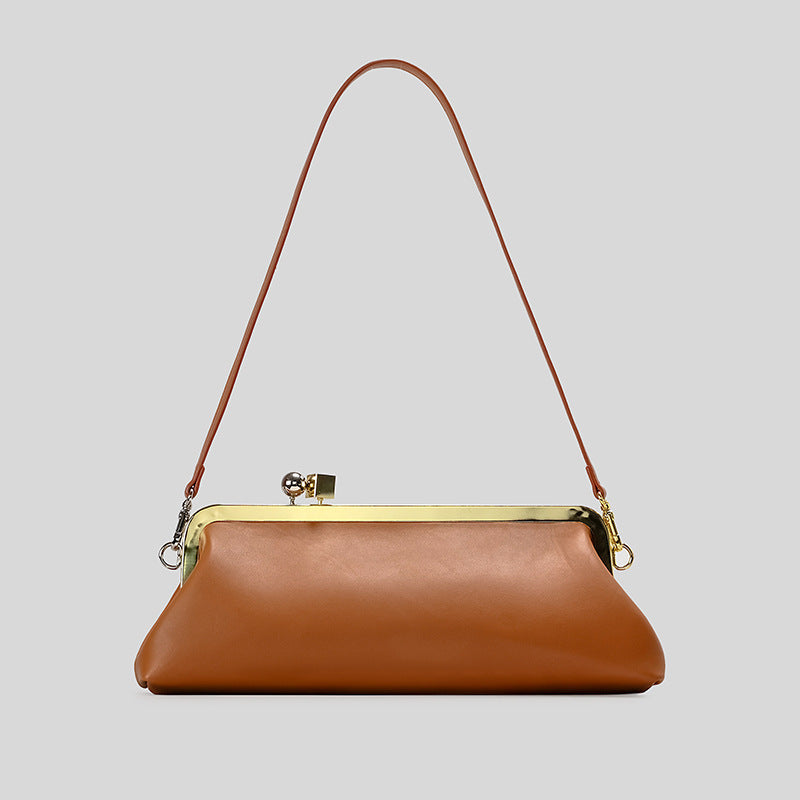 Strukturierte Clutch mit Kiss-Lock-Rahmenverschluss aus dunkelbrauner, krokodil-geprägter Lederoptik mit goldfarbenen Details und schmalem