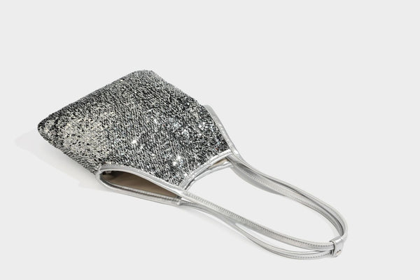 Kleine Pailletten-Schultertasche im Tote-Stil mit langem Metallic-Riemen und trapezförmiger Silhouette, Detailansicht 45