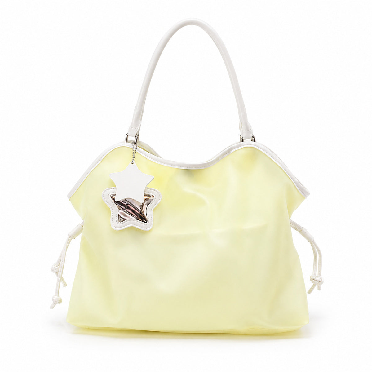 Glänzende mintfarbene Tote-Bag in Jelly-Optik mit weißem Besatz in Lederoptik, gewelltem oberen Rand und silberfarbenem Stern-Spiegelanhänger an einer Kugelkette